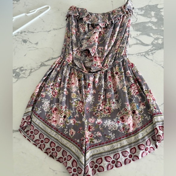 Angie grey floral tube top shorts romper size medium - Picture 1 of 4